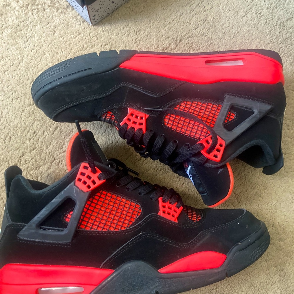 Jordan 4 red thunders